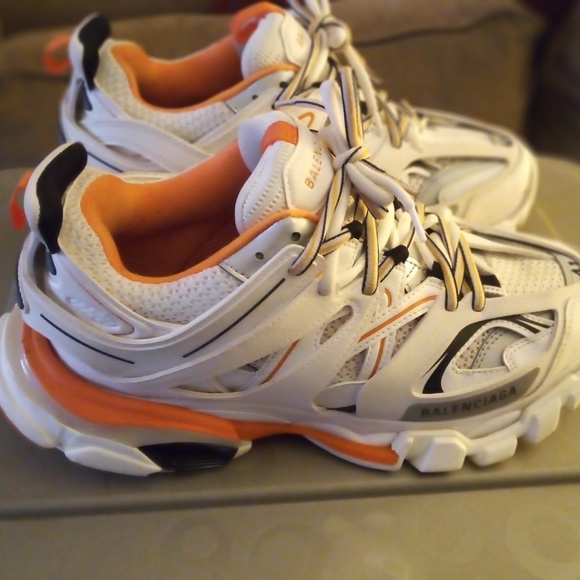 *LIKE NEW* MEN'S BALENCIAGA TRACK SNEAKERS - Picture 4 of 4
